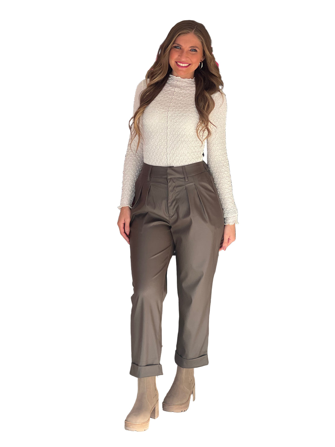 Bukser til kvinner i veganlær med folder foran 0