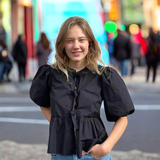 Blouse med snøring for kvinner med puffermer