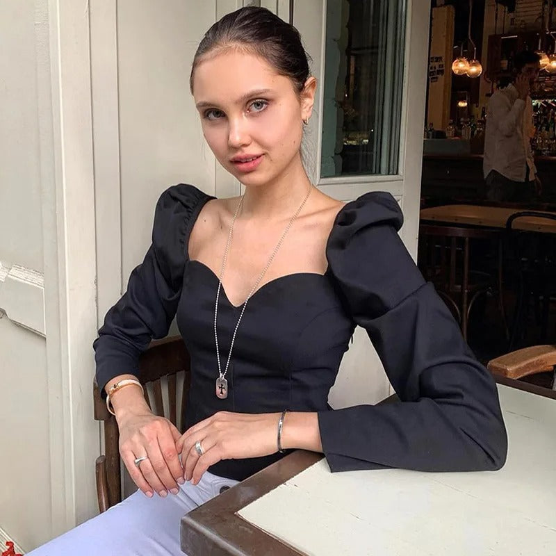 Slank bluse med puffermer for kvinner