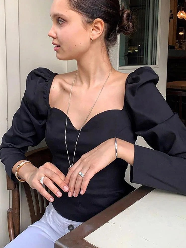 Slank bluse med puffermer for kvinner