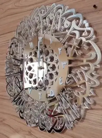 Veggklokke for arabisk kalligrafi