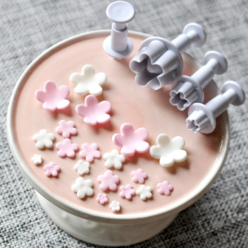 4-delt Fondant Cutter Sett med Plommetreblomst Design 0
