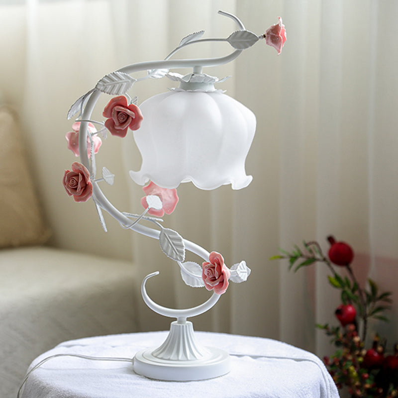 Bordlampe med Rose Design for Soverom 1