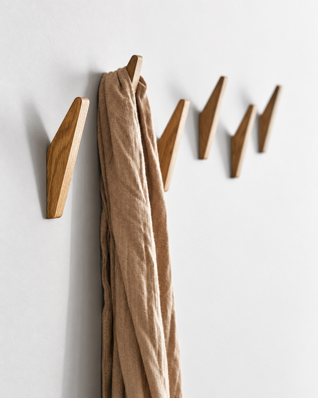 Set mit Wandhaken aus Holz – minimalistisches Design für Zuhause