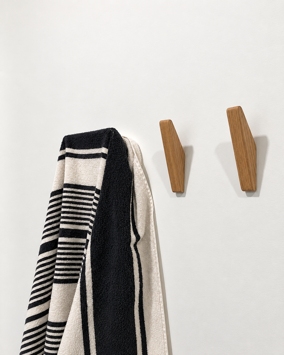 Set mit Wandhaken aus Holz – minimalistisches Design für Zuhause