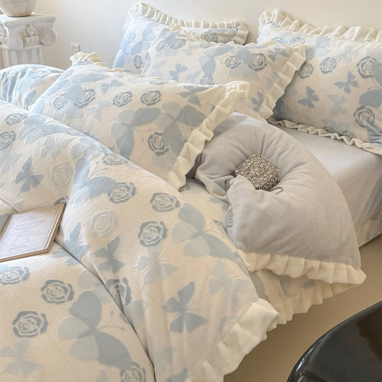 Dame Sengetøysett med Volang og Quiltet Design 3