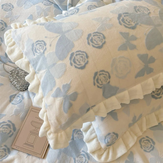 Dame Sengetøysett med Volang og Quiltet Design 4