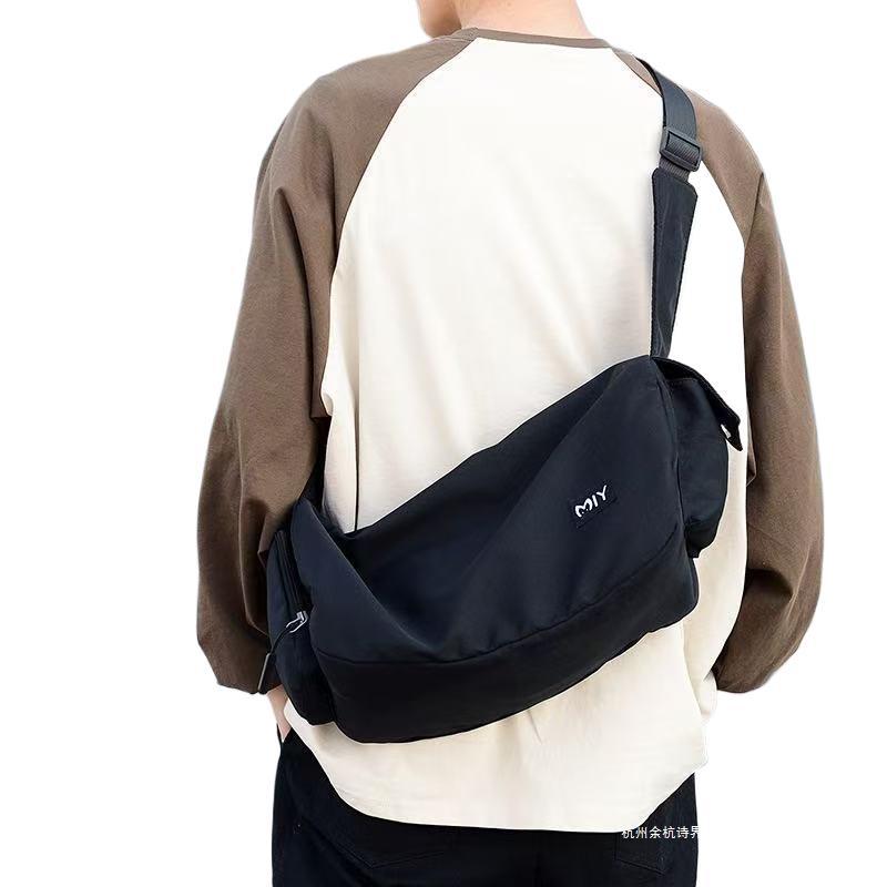 Dame Skulderveske med Justerbar Rem og Romslig Design 4