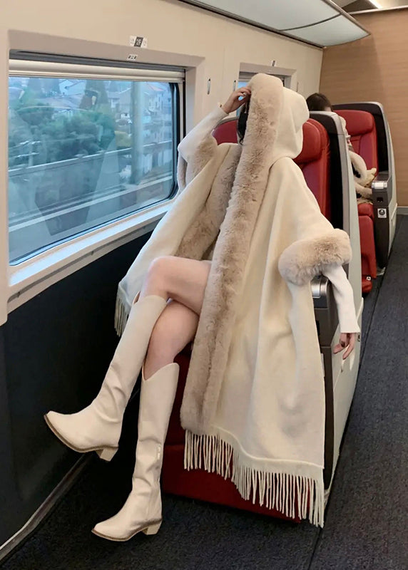 Dame Ullfrakk med Dusk Hette og Pelskrage 2