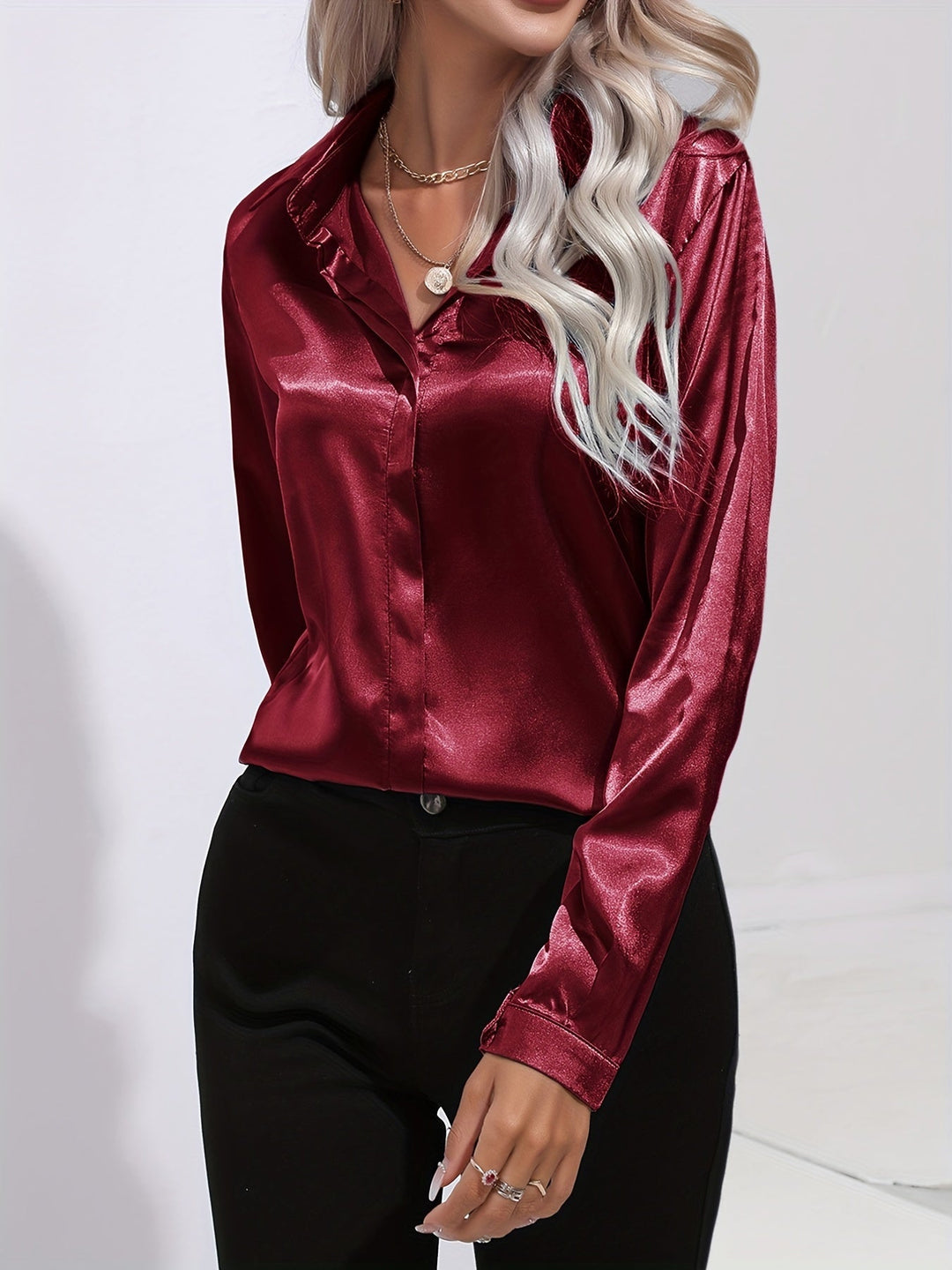 Damebluse i klassisk stil med glatt tekstur 10