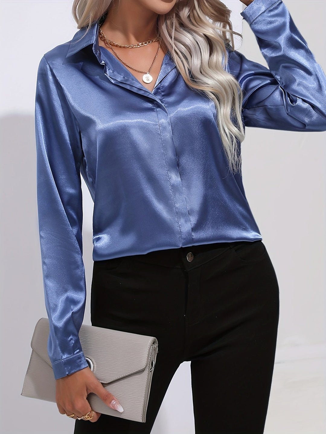 Damebluse i klassisk stil med glatt tekstur 5