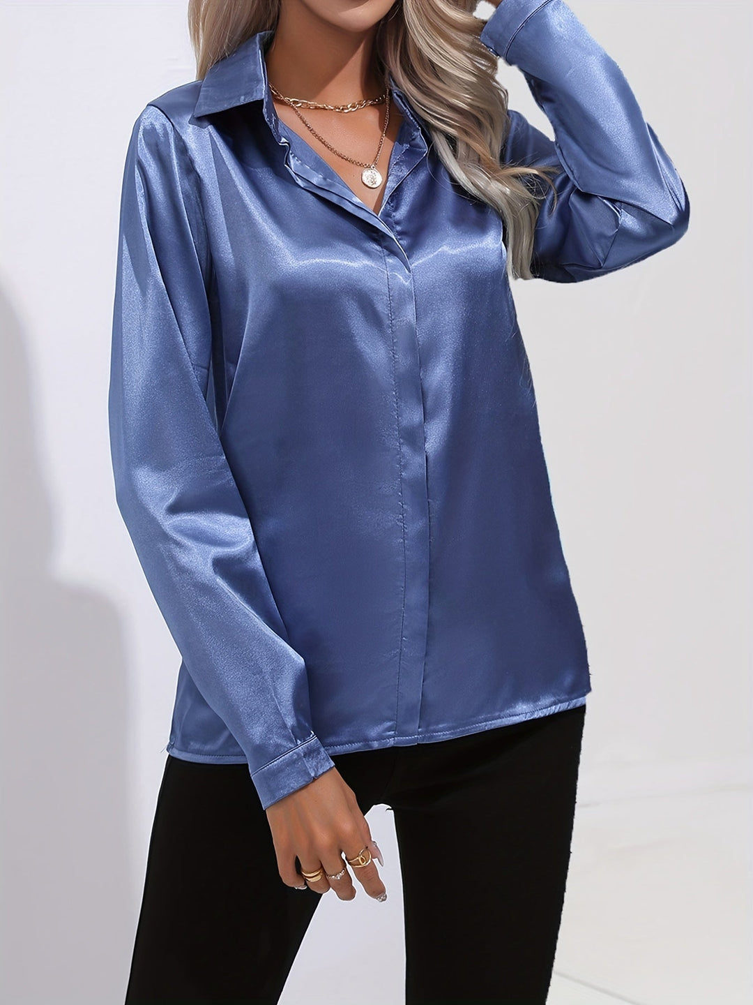 Damebluse i klassisk stil med glatt tekstur 6