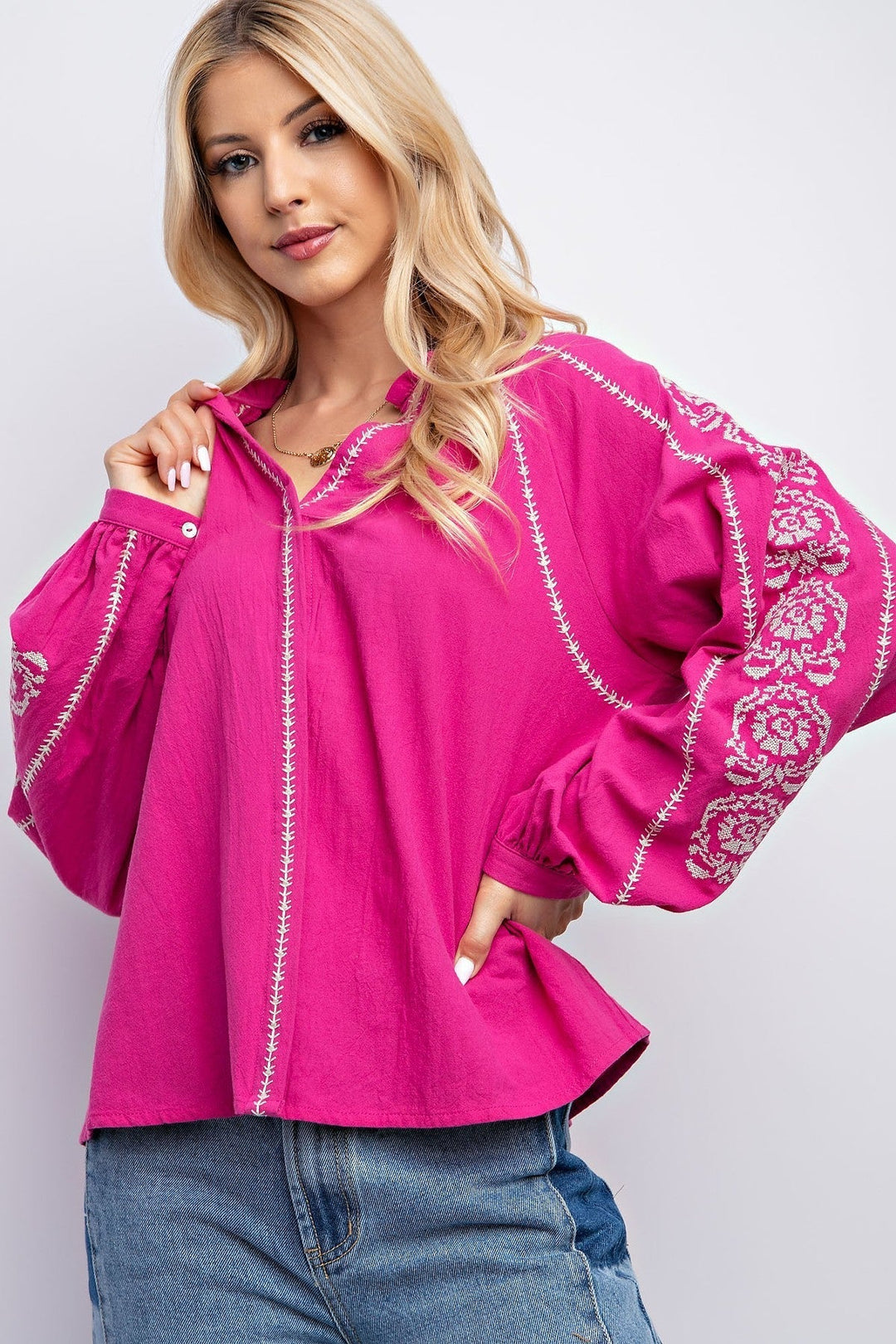 Dametopp med broderi i lin og gasbind 1