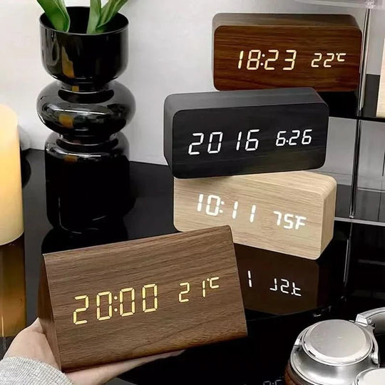 Digital Vekkerklokke Med Justerbar Lysstyrke Og Trelook Design 1