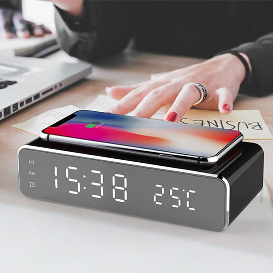 Digital Vekkerklokke med Trådløs Lader Minimalistisk Design 3
