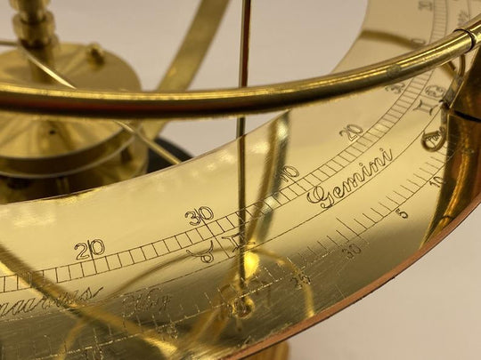 Grand Orrery-modell med Bevegelige Planeter og Detaljert Design 5
