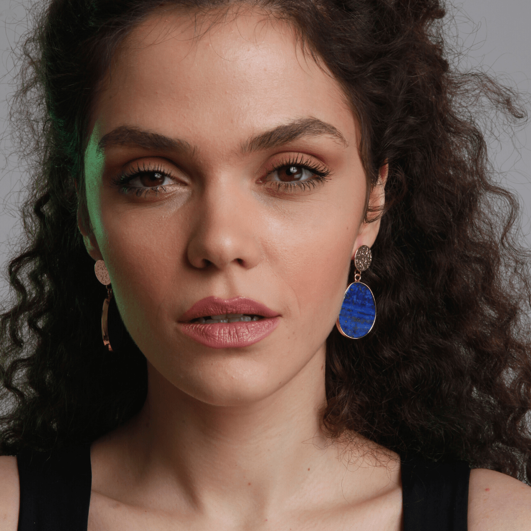 Håndlagde Øredobber i Lapis Lazuli med Unik Design 3