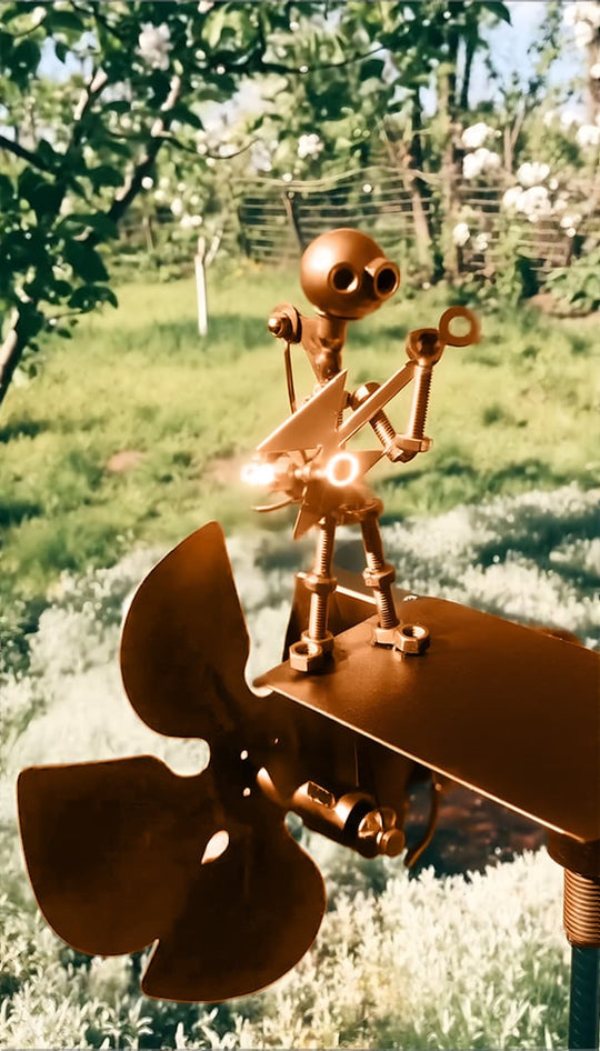 Håndlaget Metallvindmølle for Hage med Rock Band Design 3