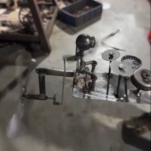 Håndlaget Metallvindmølle for Hage med Rock Band Design 5