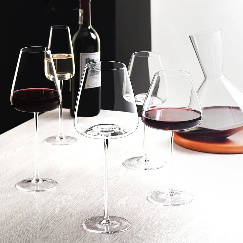 Håndlaget vin- og champagneglassett med raffinert design 6