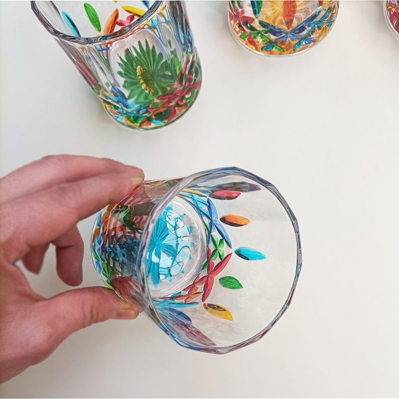 Håndmalte Drikkeglass Med Unike Detaljer 3