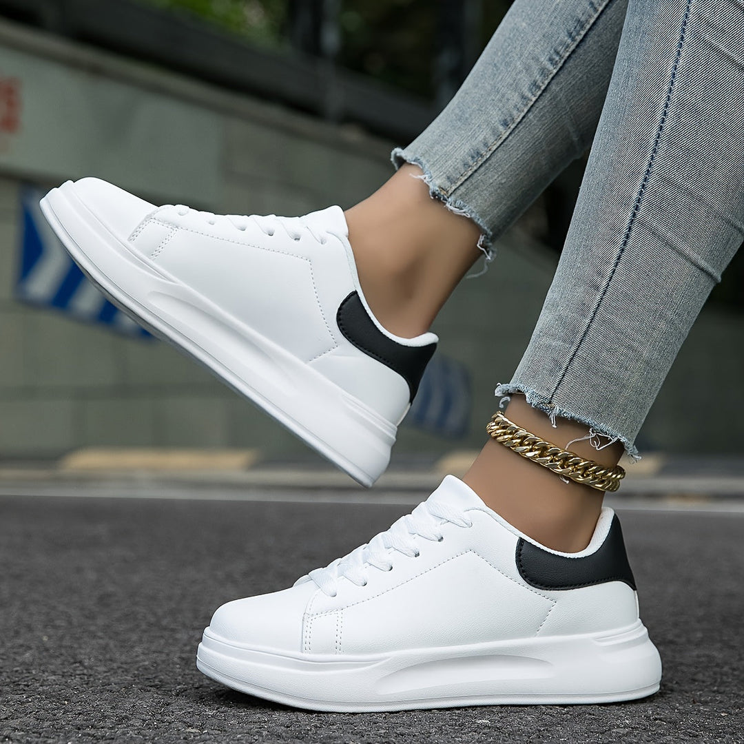 Kvinne Sneakers i Hvit Lær – Minimalistisk Design 1