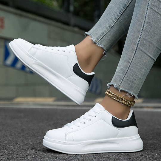 Kvinne Sneakers i Hvit Lær – Minimalistisk Design 1
