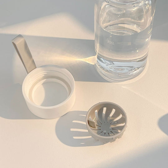 Kvinnelig Drikkeflaske med Smart Lokk 550 ml - Moderne Design og Praktisk Bruk 4