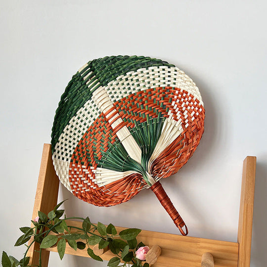 Kvinnelig Håndvevd Vifte med Elegant Design og Praktisk Bruk 1