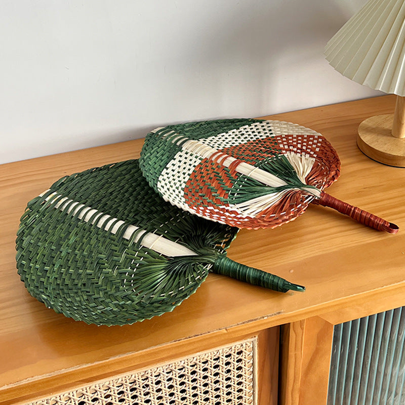 Kvinnelig Håndvevd Vifte med Elegant Design og Praktisk Bruk 4