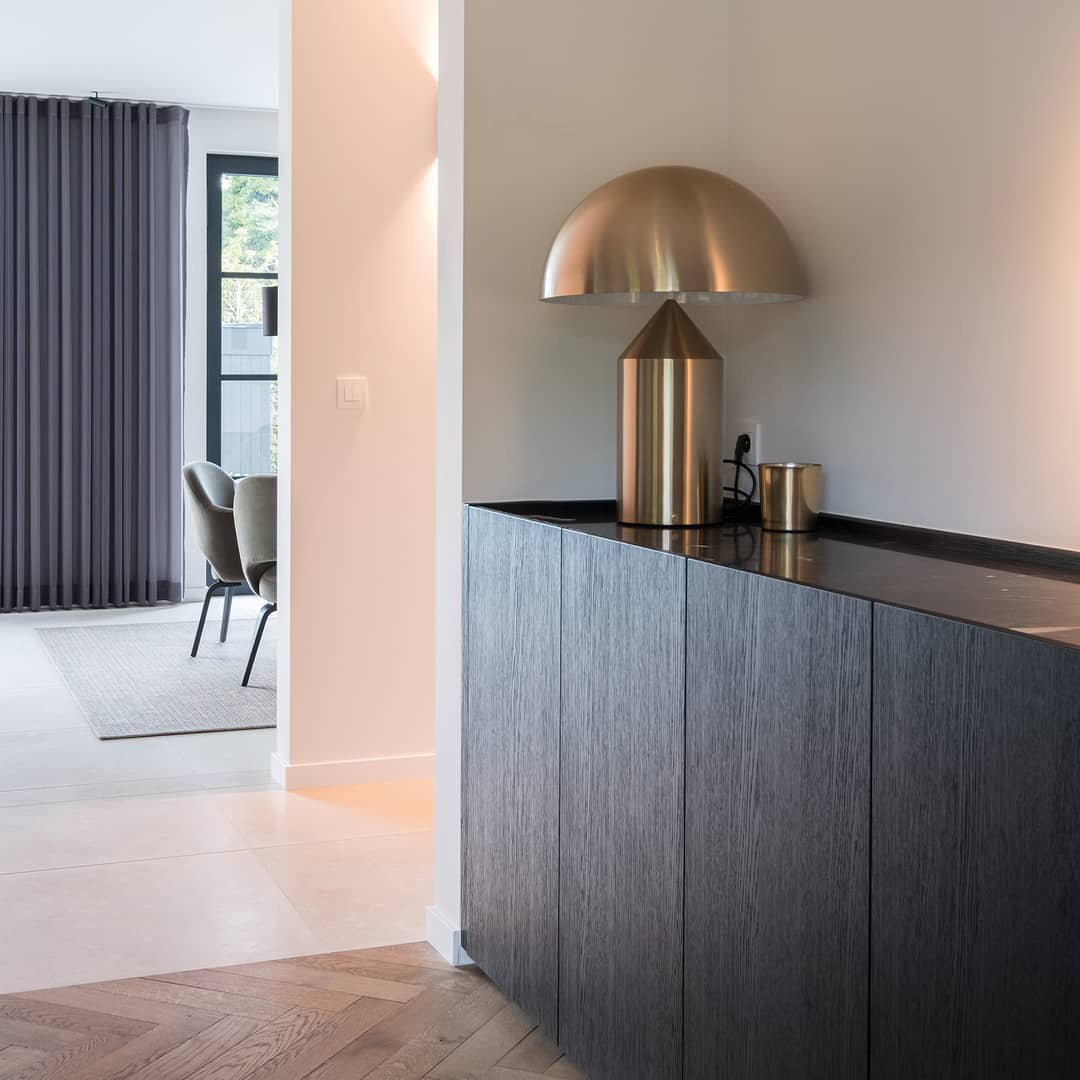 Minimalistisk Bordlampe med Geometrisk Design for Moderne Interiør 8