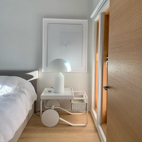 Minimalistisk Bordlampe med Geometrisk Design for Moderne Interiør 9