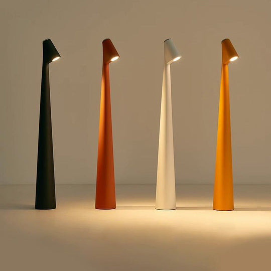 Minimalistisk Skrivebordslampe LED med Berøringsfunksjon og Justerbart Lys 1