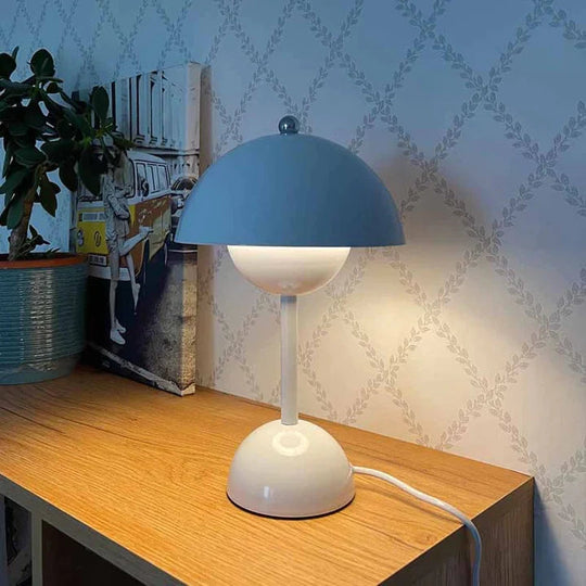 Moderne Bordlampe i Nordisk Stil - Liten Lampe til Soverommet med Justerbar Lysstyrke 3