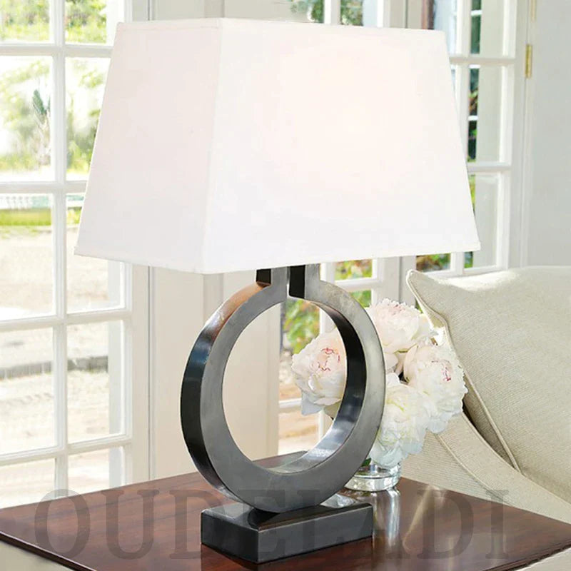 Moderne Bordlampe med Geometrisk Design til Stue og Soverom 1
