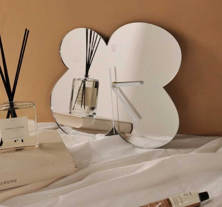 Moderne Veggklokke med Blomsterdesign 1