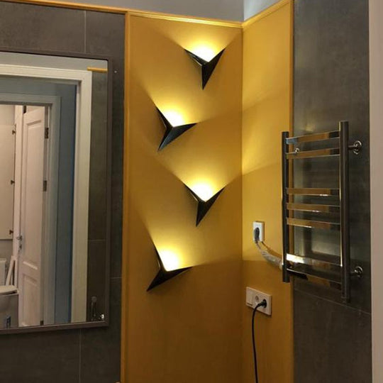 Moderne Vegglampe Triangulær Design 2