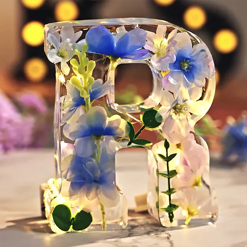 Nattlys med Tørkede Blomster i Alfabetdesign 1