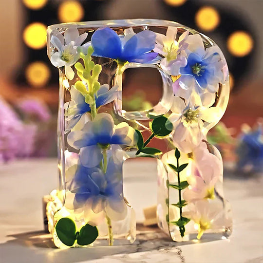 Nattlys med Tørkede Blomster i Alfabetdesign 1