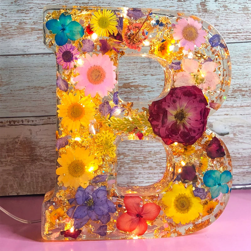 Nattlys med Tørkede Blomster i Alfabetdesign 6