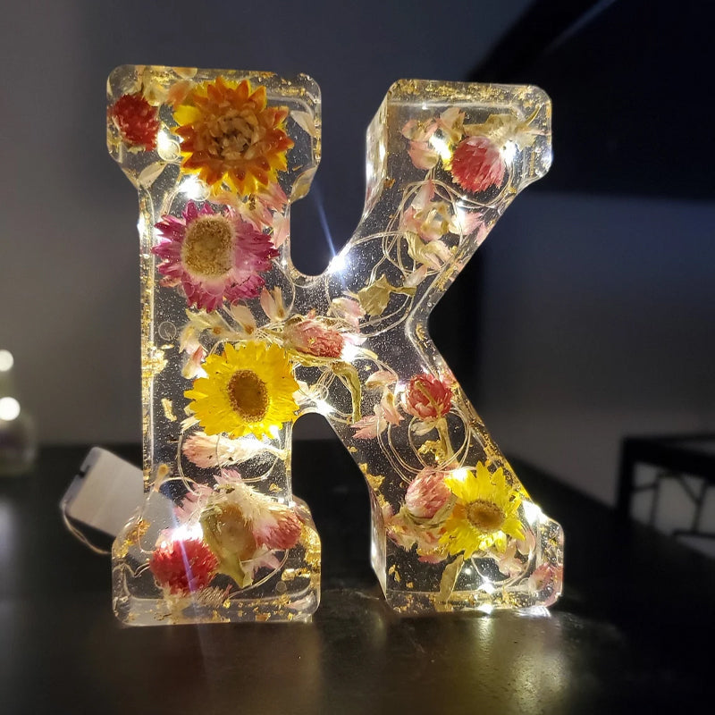 Nattlys med Tørkede Blomster i Alfabetdesign 8