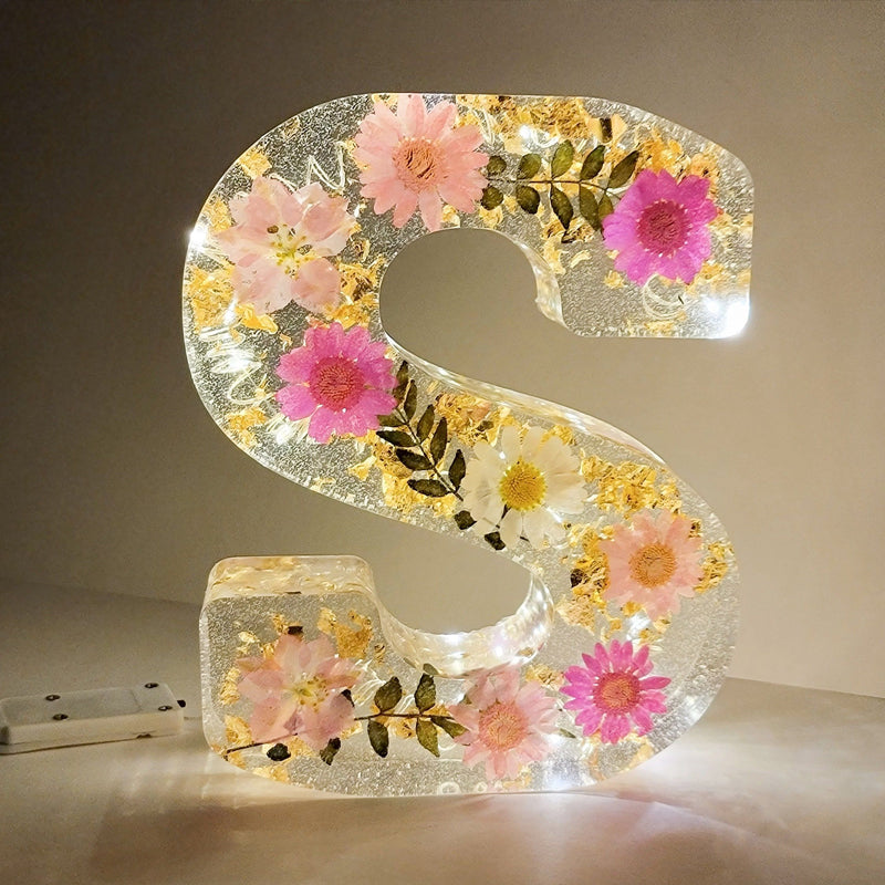 Nattlys med Tørkede Blomster i Alfabetdesign 9