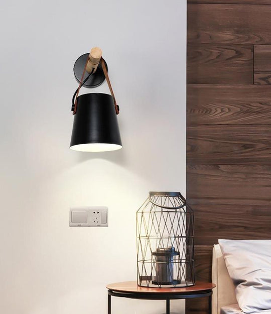 Nordic Vegglampe i Tre 6