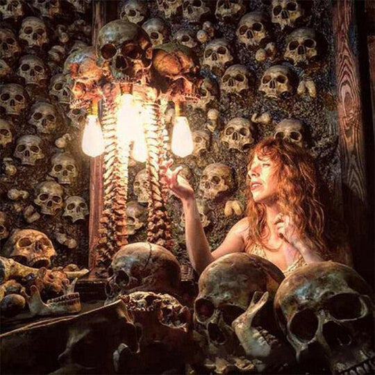 Skummel Hodeskalle Lampe med Ryggrad 5