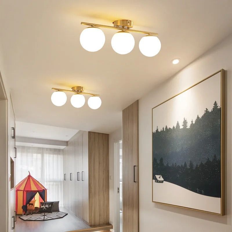 Taklampe i glasskule for stue og soverom 1