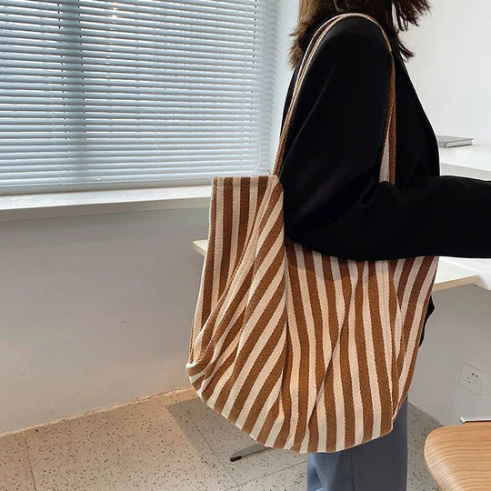 Tøyveske med Stripete Design og Lange Skulderstropper 3