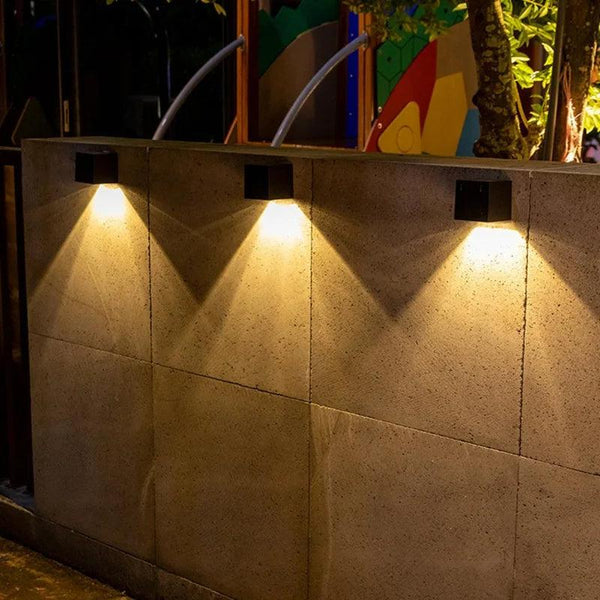 Utendørs Belysning Solcellevegglys 2-i-1 med Automatisk Sensor og LED Lys Ute 1