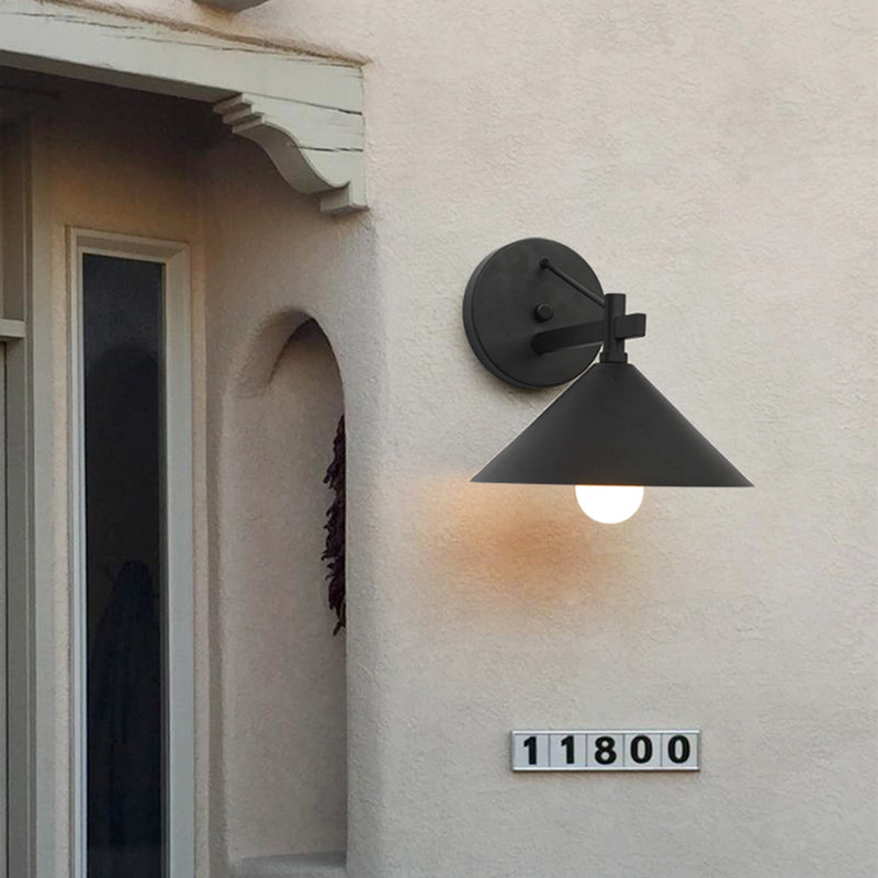 Vegglampe i industriell stil for utendørs bruk 4