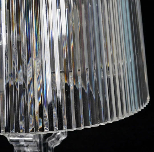 Bordlampe med justerbar høyde og barokkdesign