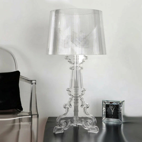 Bordlampe med justerbar høyde og barokkdesign